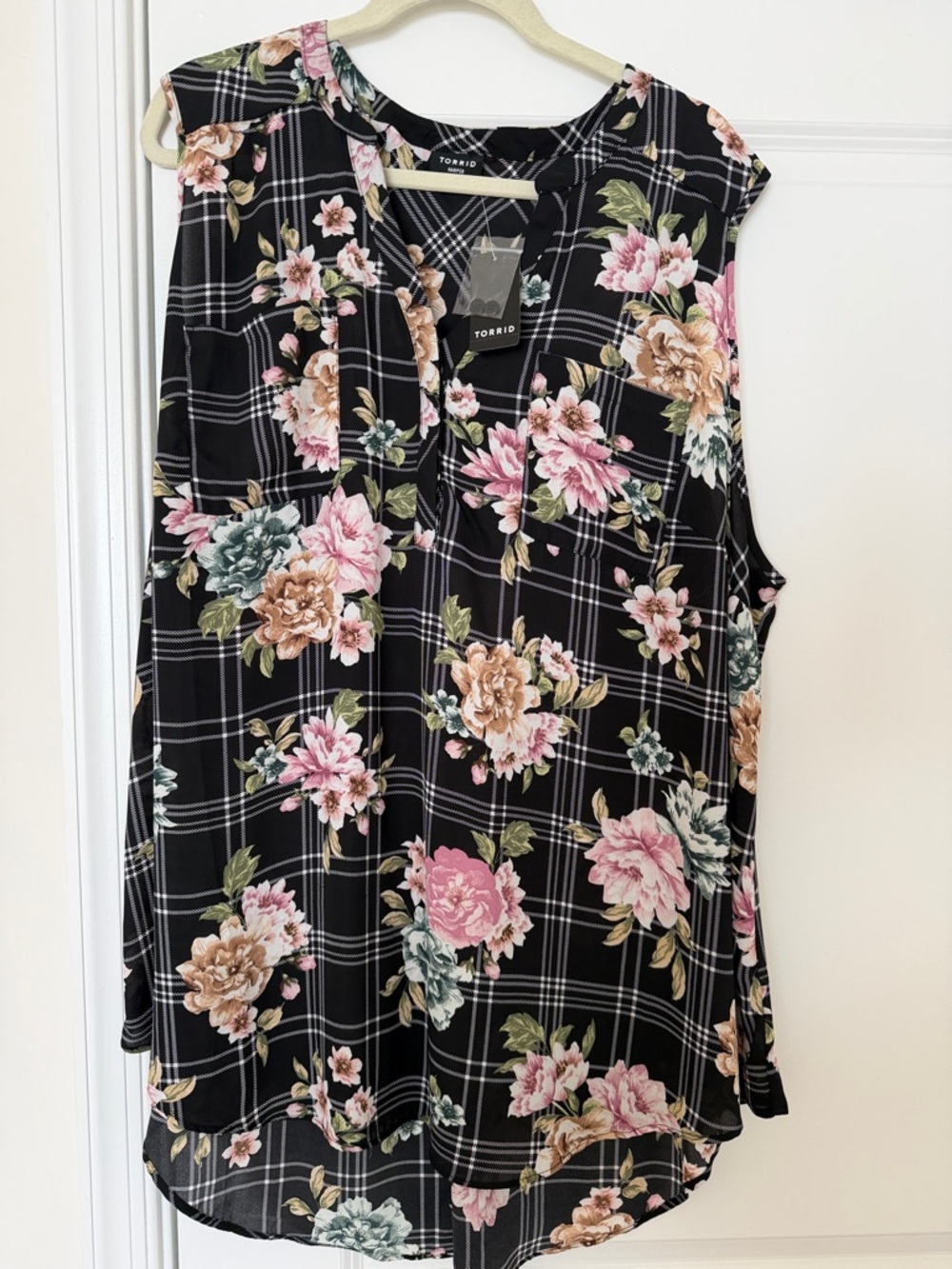 NWT Torrid Black Plaid Floral Split V-Neck Sleeveless Top